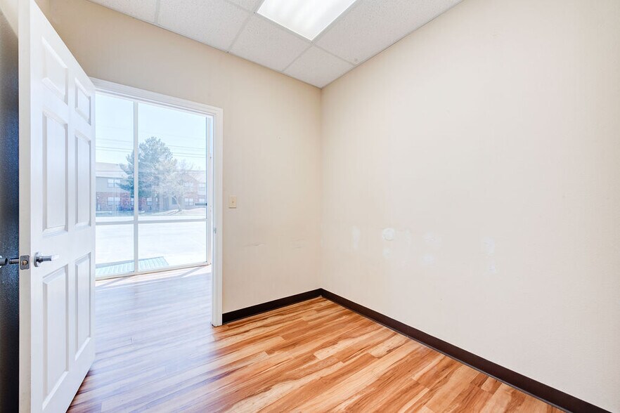 More Photos Of 5820 66th St, Lubbock Storefront Retail Office For Sale