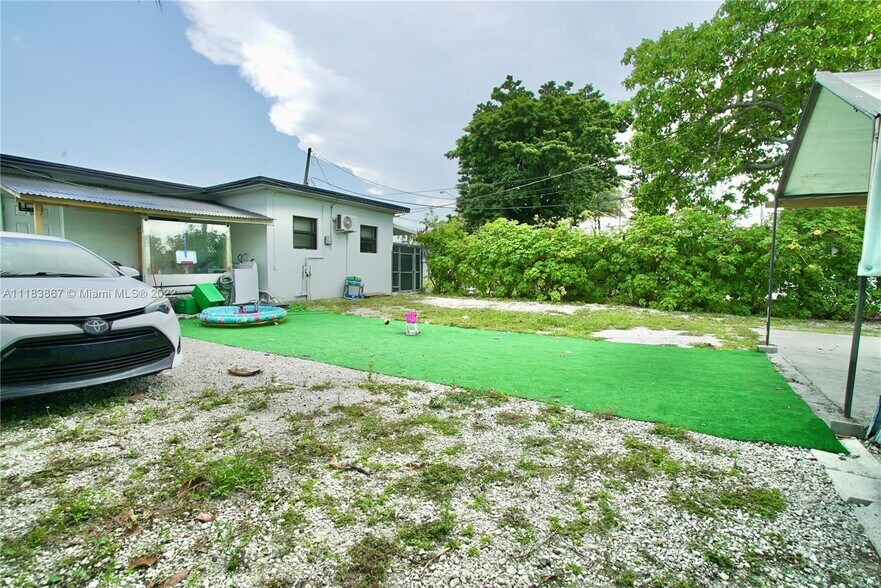 More Photos Of 221 E 9th St, Hialeah Office Residential For Sale