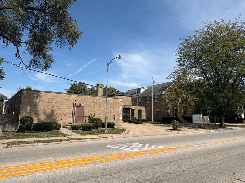 More Photos Of 411 W Division St, Manteno Flex For Sale