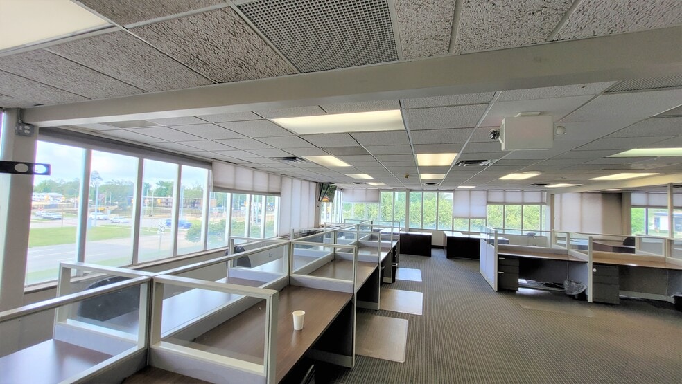 More Photos Of 20800 Southfield Rd, Southfield Unknown For Lease
