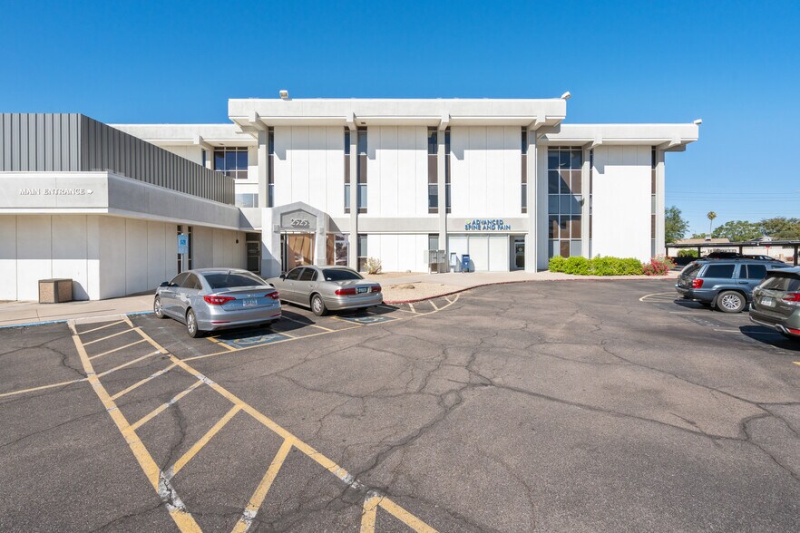 More Photos Of 2525 W Greenway Rd, Phoenix Medical For Lease