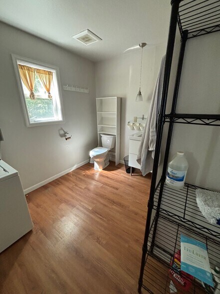 More Photos Of 15350 NE Sandy Blvd, Portland Office Residential For Sale