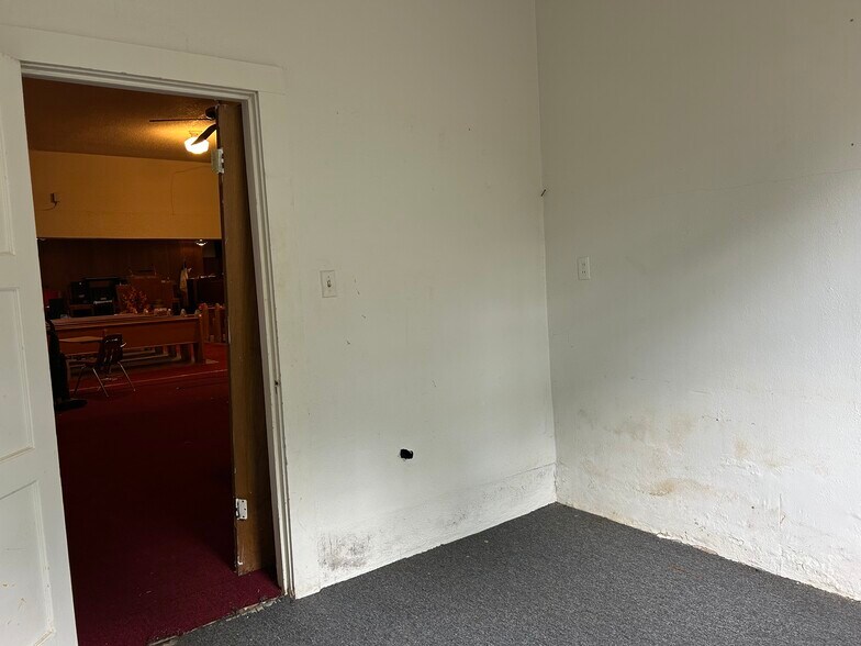 More Photos Of 1107 Spring St, Hot Springs Flex For Lease