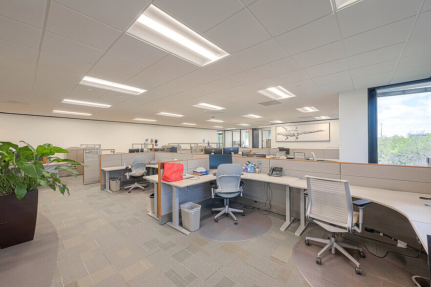 More Photos Of 6575 West Loop South, Bellaire Office For Lease