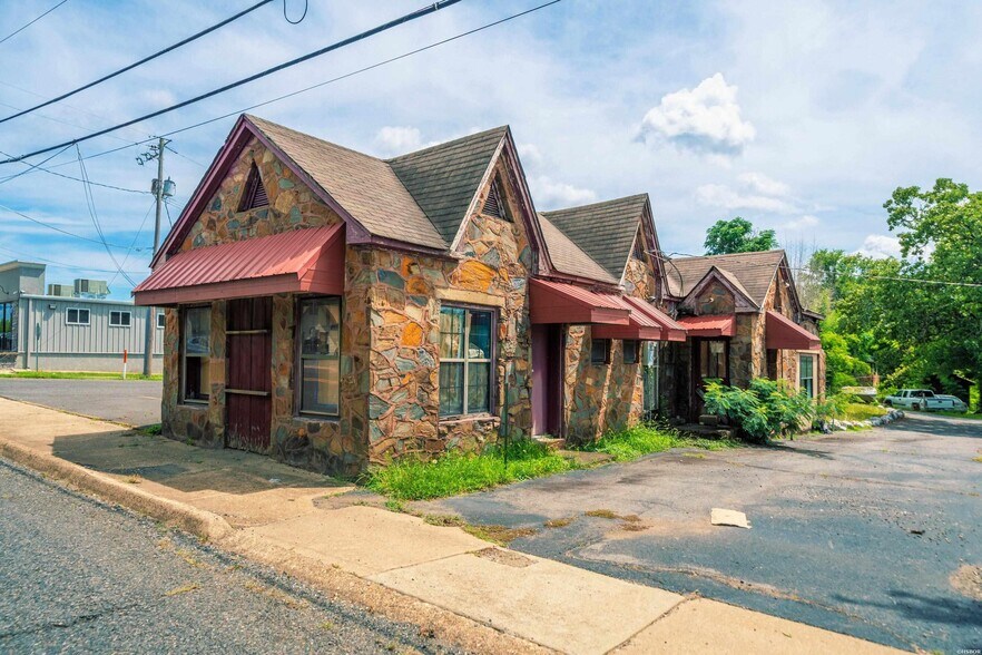 More Photos Of , Hot Springs General Retail For Sale