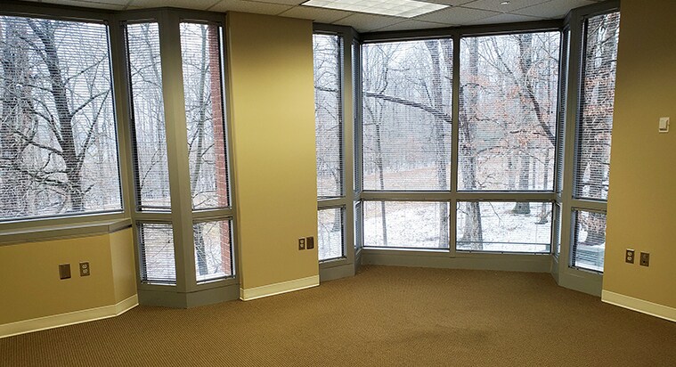 More Photos Of 1 Park West Cir, Midlothian Office For Lease