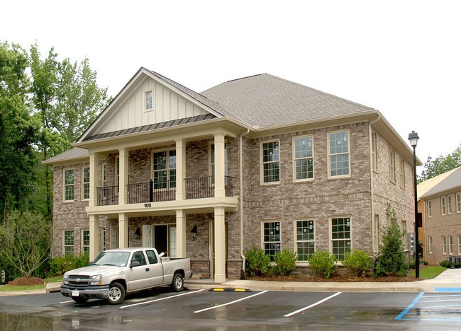 More Photos Of 1905 Woodstock Rd, Roswell Office For Lease