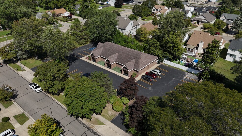 Primary Photo Of 28477-28481 7 Mile Rd, Livonia Office For Sale