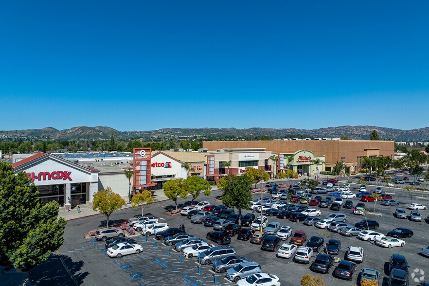 More Photos Of 6621-2 Fallbrook Ave, West Hills Coworking Space