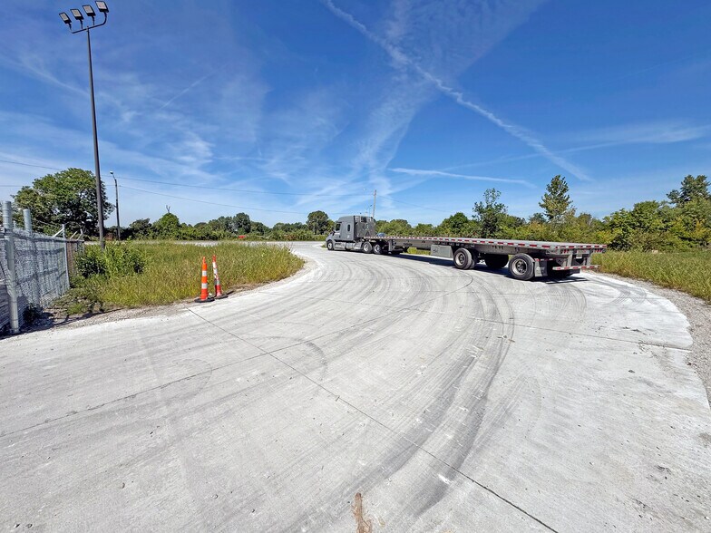 More Photos Of 3672 Highway 111, Granite City Warehouse For Sale