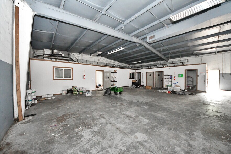More Photos Of 8603 Shoal Creek Dr, Houston Warehouse For Sale