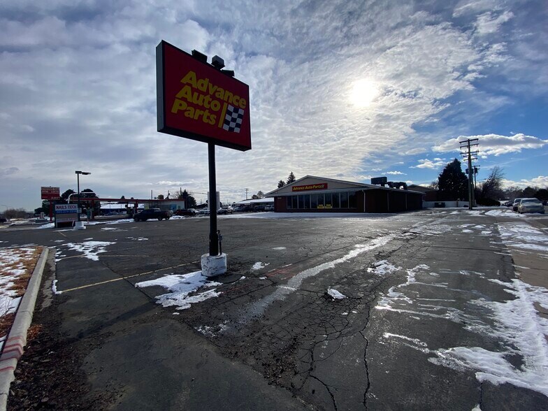 More Photos Of 5690 W Alameda Ave, Lakewood Freestanding For Lease