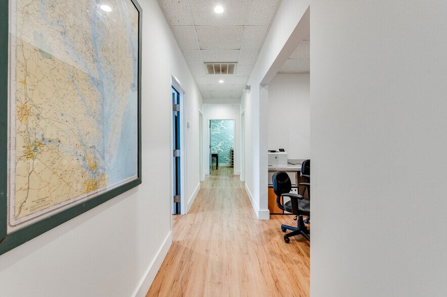 More Photos Of 16945 General Puller Hwy, Deltaville Office For Sale