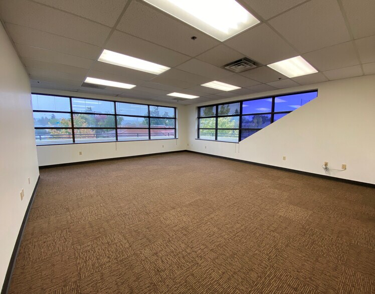 More Photos Of 24437 Russell Rd, Kent Office For Lease