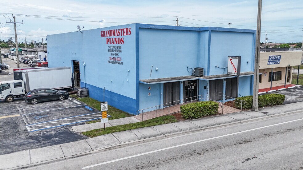 More Photos Of 4378 N Dixie Hwy, Oakland Park Warehouse For Sale