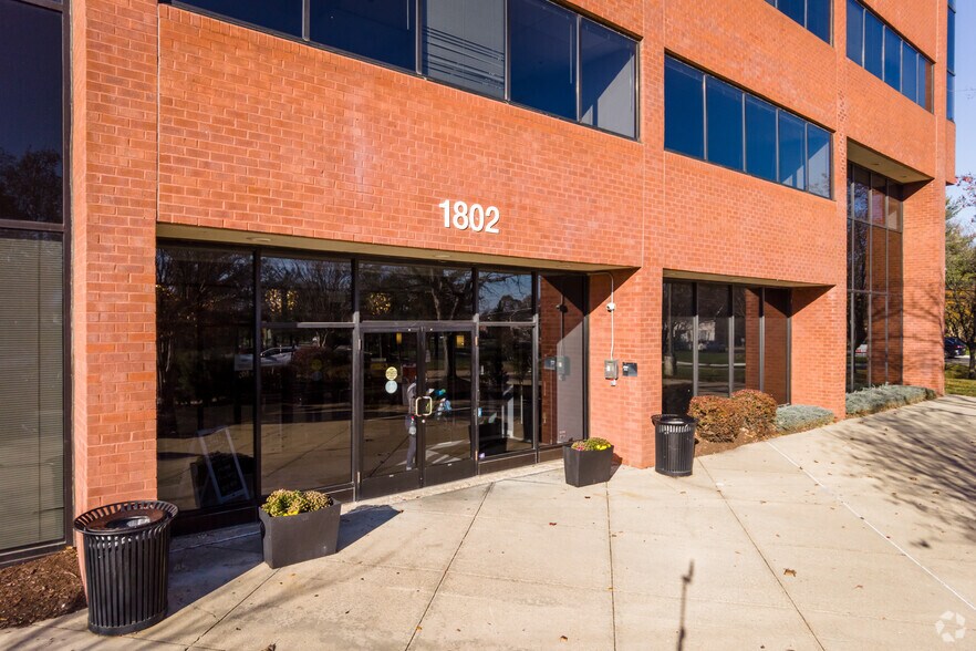 More Photos Of 1802 Brightseat Rd, Landover Office For Lease