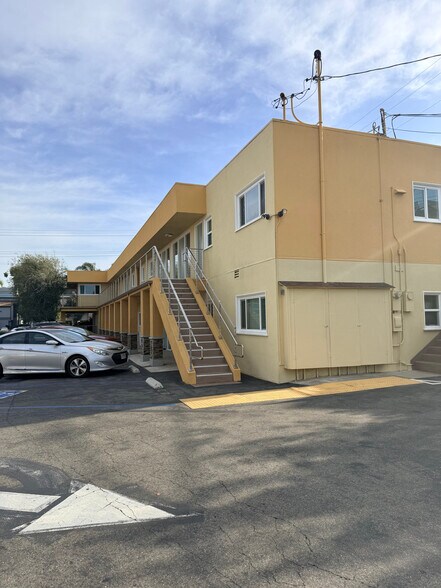 More Photos Of 1441 Superior Ave, Newport Beach Office Residential For Lease