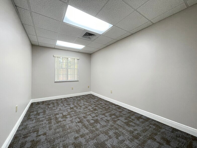 More Photos Of 4703 NW 53rd Ave, Gainesville Office For Sale