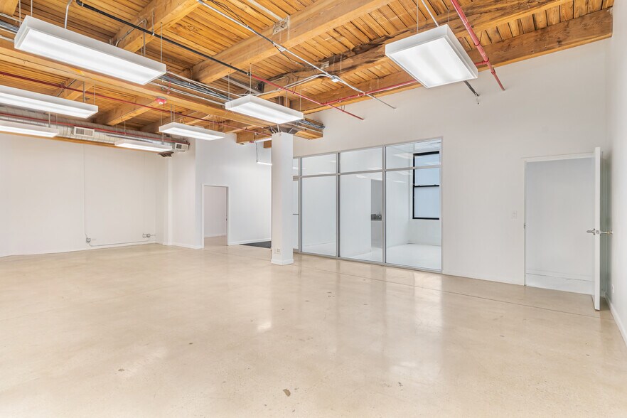 More Photos Of 1046 W Kinzie St, Chicago Office For Lease