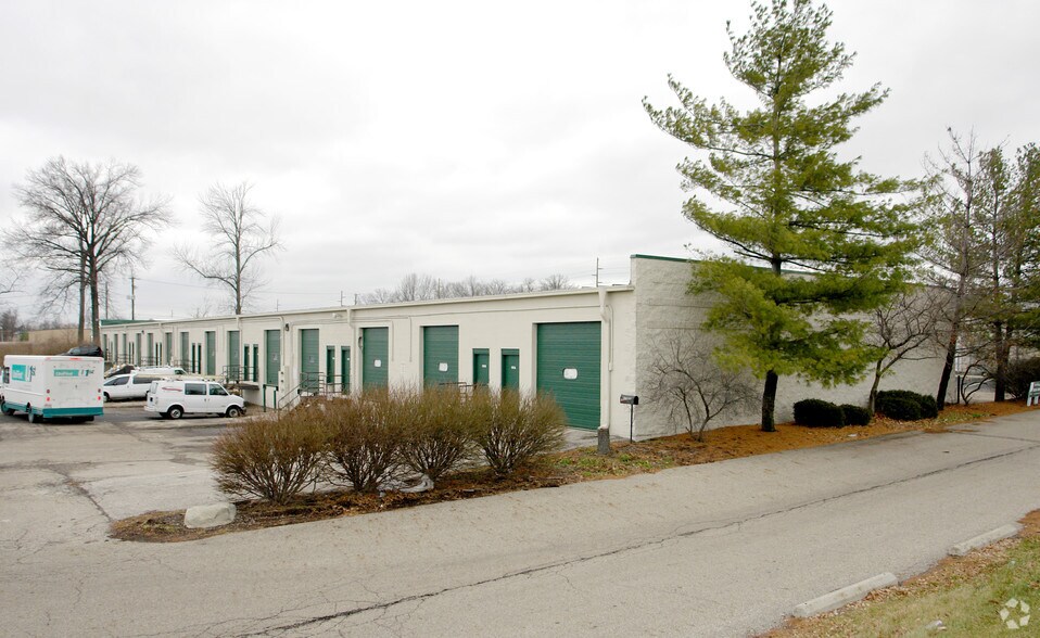 More Photos Of 181 N Hamilton Rd, Columbus Warehouse For Lease