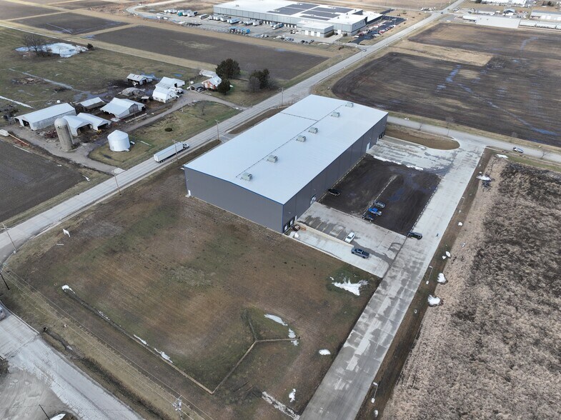 More Photos Of 2300 Raney, Effingham Warehouse For Lease