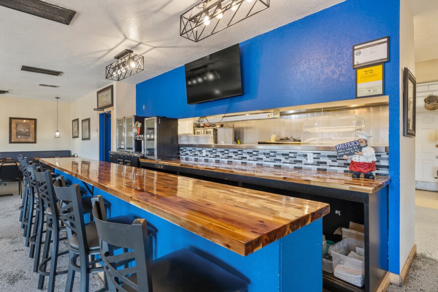 More Photos Of 2126 Broadway st, Malin Sports And Entertainment For Sale