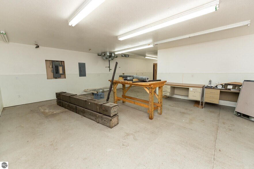 More Photos Of 910 Industrial Dr, Mount Pleasant Warehouse For Sale