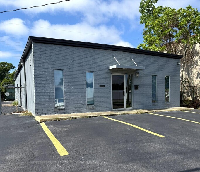 Primary Photo Of 2469 Eslava Creek Pky, Mobile Flex For Sale