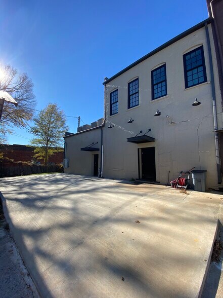 More Photos Of 117 San Augustine St, Center Office Residential For Sale
