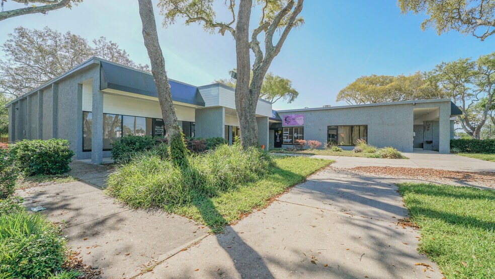 More Photos Of 10915-11009 N 56th St, Tampa Storefront Retail Office For Lease