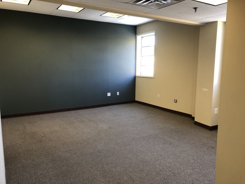 More Photos Of 29 Evans Pl, Pompton Plains Storefront Retail Office For Lease