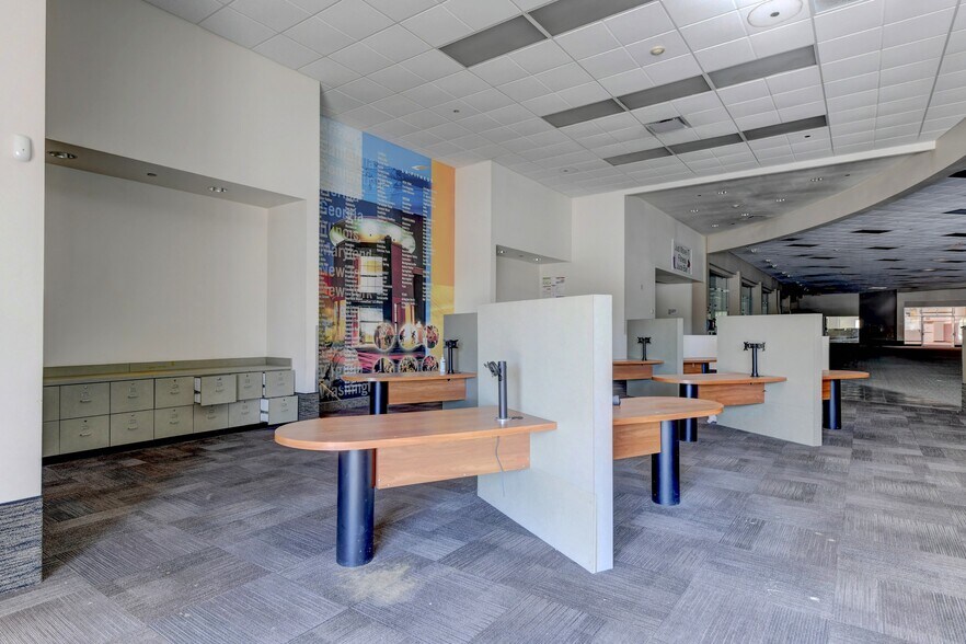 More Photos Of 4340 Lincoln Hwy, Matteson Health Club For Sale