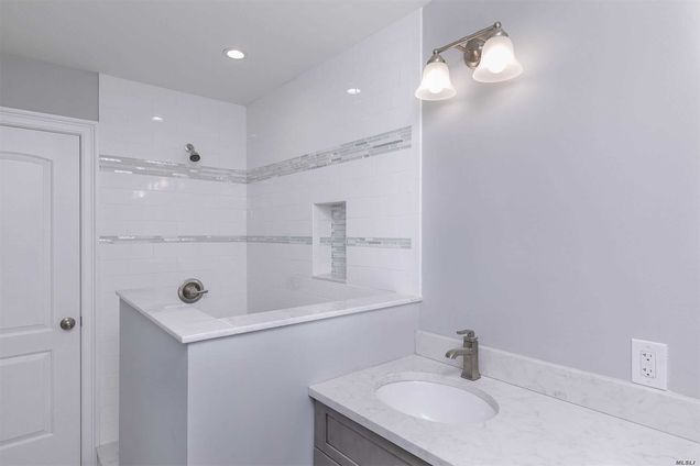 More Photos Of 57 Sheryl Cres, Smithtown Apartments For Sale