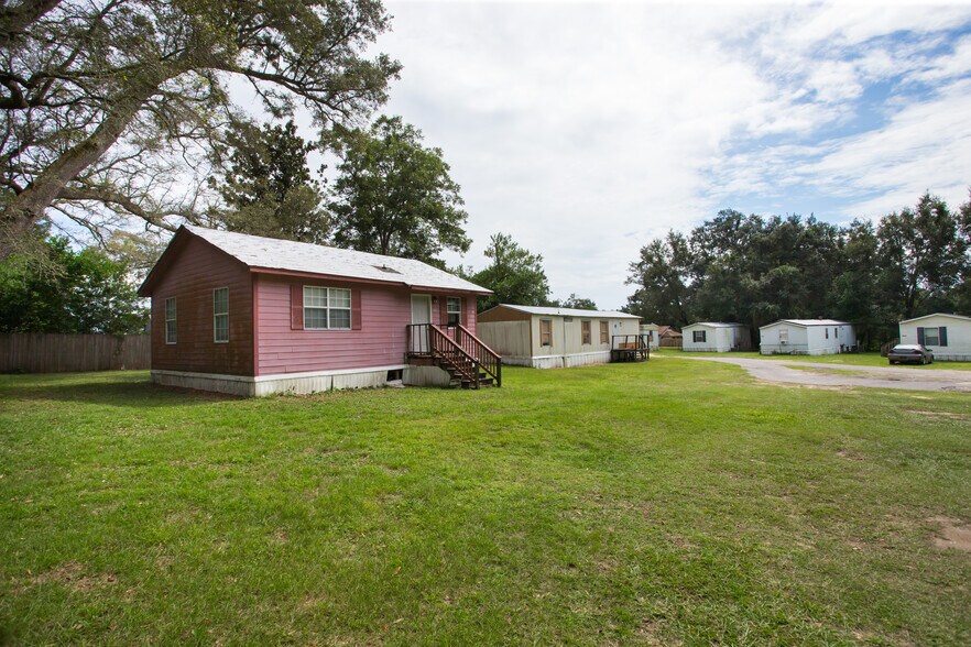 More Photos Of 9771 Guidy Ln, Pensacola Manufactured Housing Mobile Home Park For Sale
