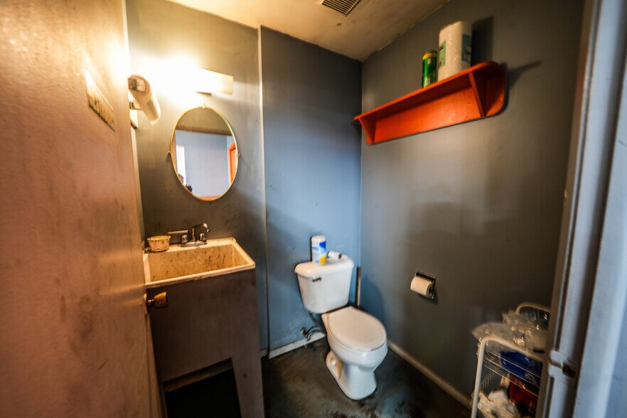 More Photos Of 10 Main S st, Pierce General Retail For Sale