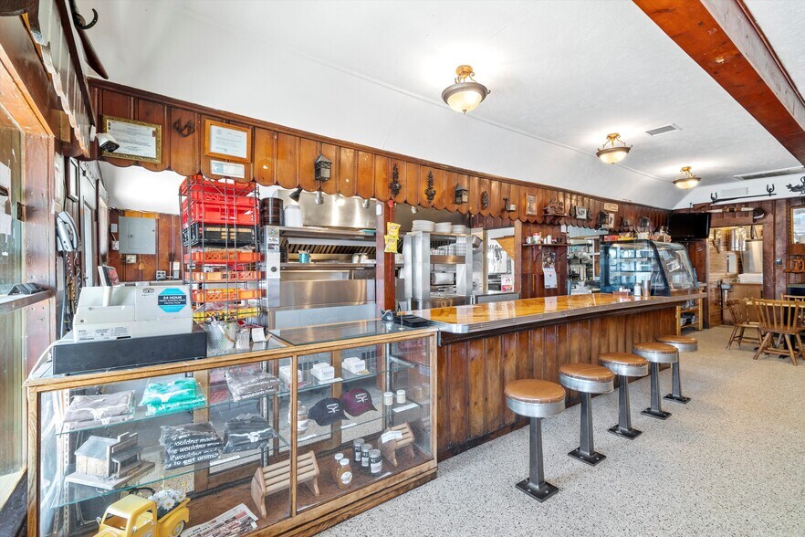 More Photos Of 110 W Bailey St, Ponder Restaurant For Sale
