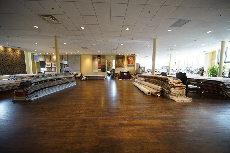 More Photos Of 3330 Skokie Valley Rd, Highland Park Medical For Lease