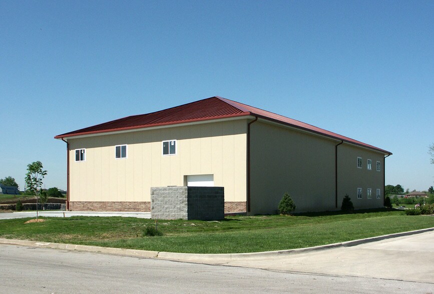 More Photos Of 4120 NE Port Dr, Lee's Summit Office For Lease