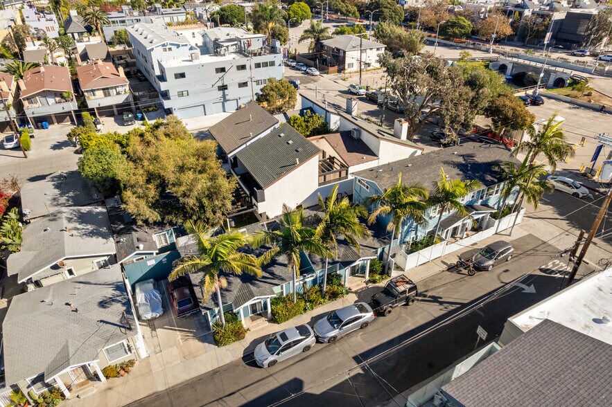 More Photos Of 2008-2020 Strongs Dr, Venice Apartments For Sale