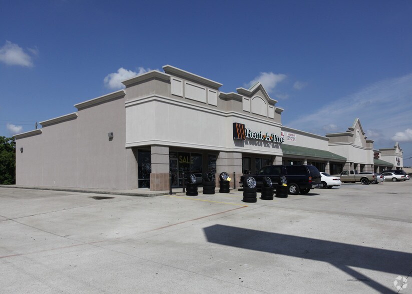 More Photos Of 10900 Gulf Fwy, Houston Unknown For Lease