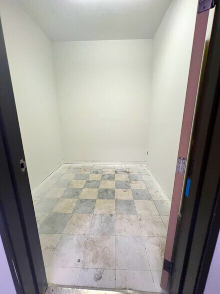 More Photos Of 10601 S Prairie Ave, Inglewood Freestanding For Lease