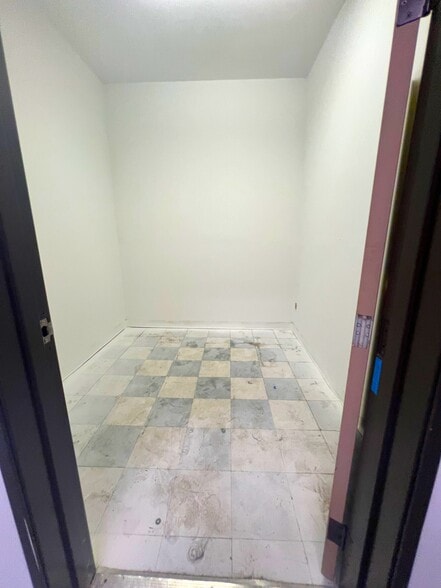 More Photos Of 10601 S Prairie Ave, Inglewood Freestanding For Lease