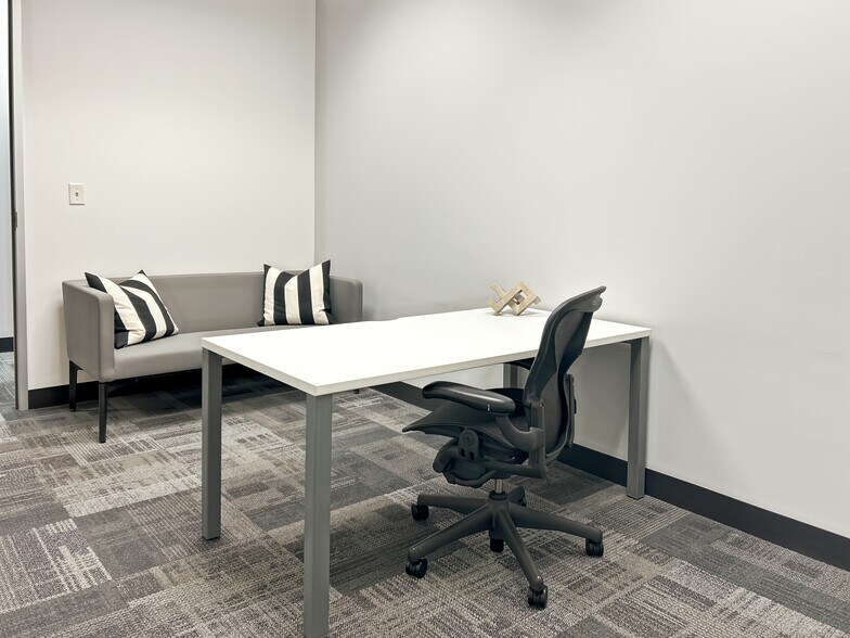 More Photos Of 11815 Fountain Way, Newport News Coworking Space