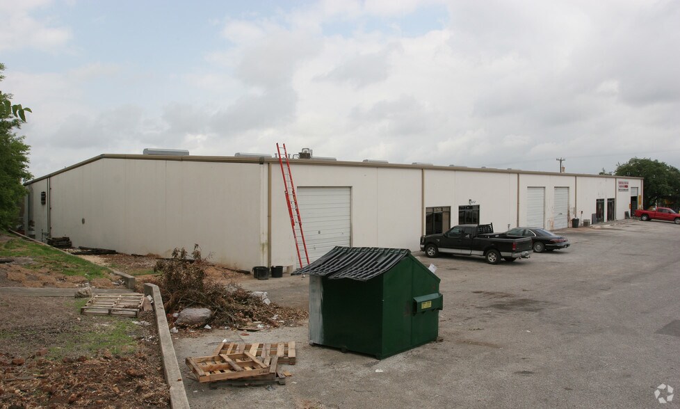 More Photos Of 7126 Eckhert Rd, San Antonio Light Manufacturing For Lease