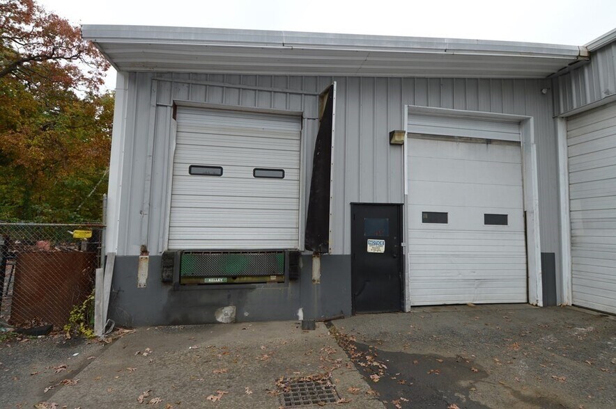 More Photos Of 384 Hartford Tpke, Shrewsbury Warehouse For Lease