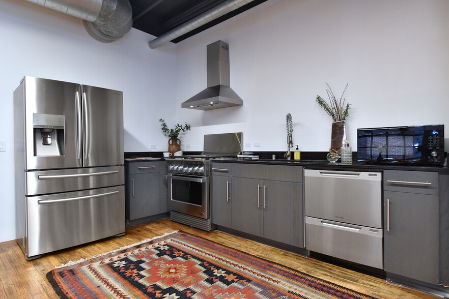 More Photos Of 500-530 Molino St, Los Angeles Office For Sale