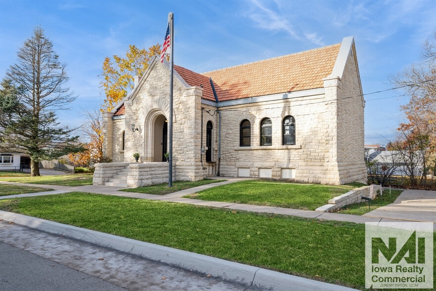 More Photos Of 100 E 1st St, Anamosa Schools For Sale