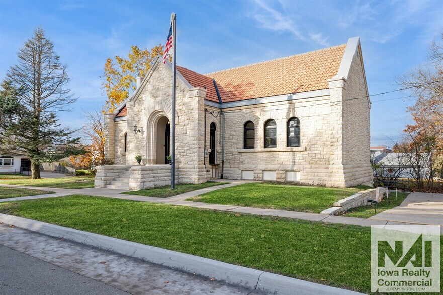 More Photos Of 100 E 1st St, Anamosa Specialty For Sale