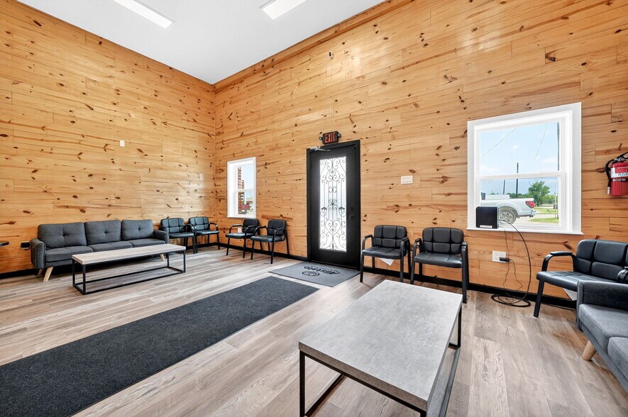 More Photos Of 201 N Bois D Arc St, Forney Storefront For Sale