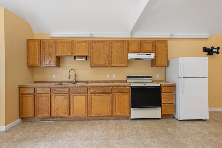 More Photos Of 204 Gray Rd, Cumberland General Retail For Sale
